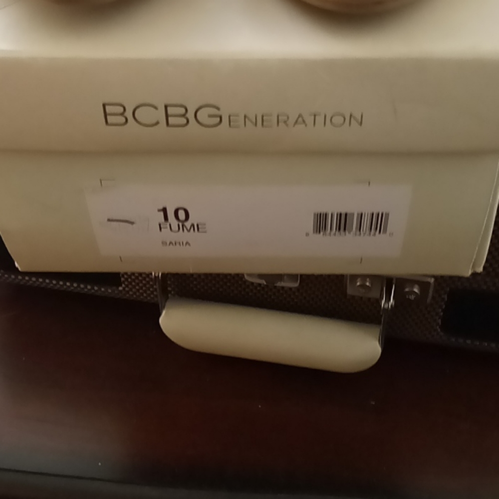 Pair of brand new BCBGeneration pump style shoe